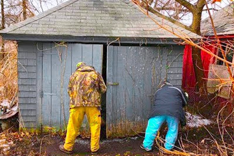 Man Buys Old Garage For $10 - Mouth Falls Open When Realising What's Inside